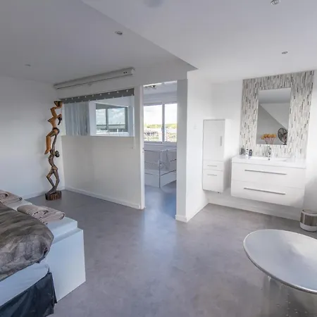 The Waterside Designer Waterfront Oasis & Sauna Terrace *